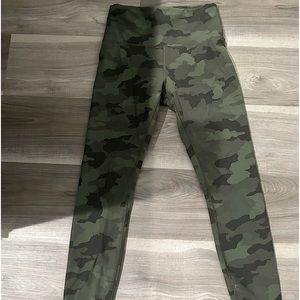 Lululemon Wunder train 23” green camo